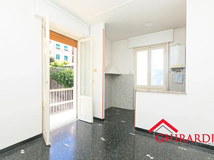 Appartamento con 5 locali in vendita in Via Antonio SantElia, Genova