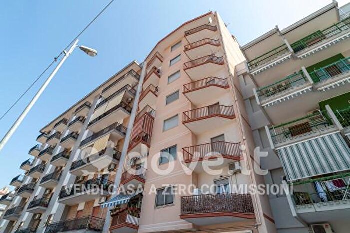 Appartamento trilocale in vendita in Via Val dAosta, Taranto