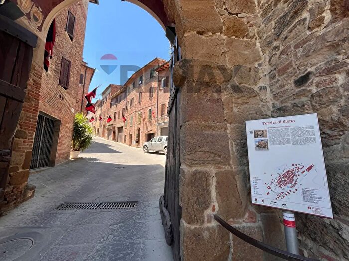 Appartamento trilocale in vendita in Via Cesare Battisti, Torrita Di Siena