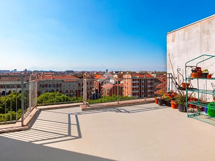 Appartamento bilocale in vendita in Via Montanaro, Torino