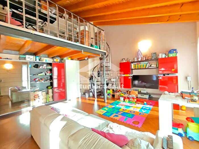 Appartamento trilocale in vendita in Via Cabrini, Crema