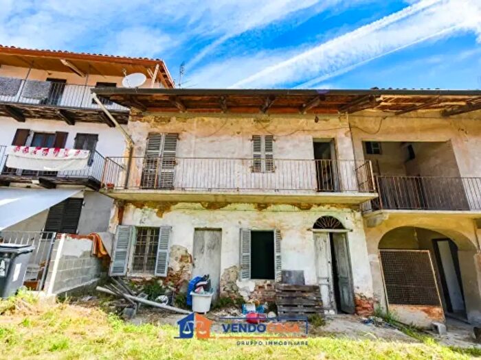 Casa con 6 locali in vendita in Via Francesco Rossi, Cinzano