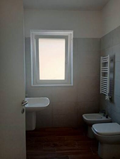 Appartamento trilocale in affitto in Via Maremmana Inferiore, Villanova, Guidonia Montecelio