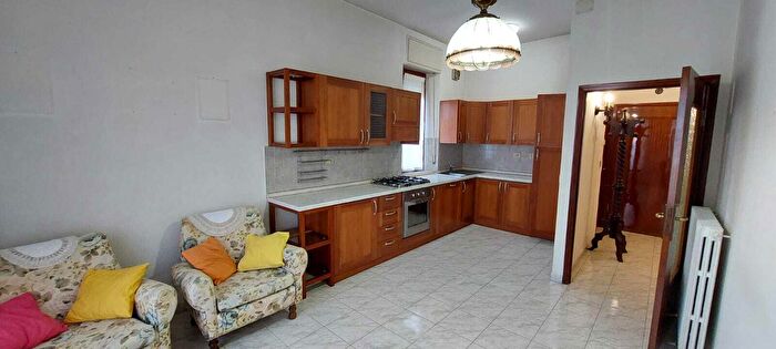 Appartamento con 5 locali in vendita in Via Lauretana, Asciano