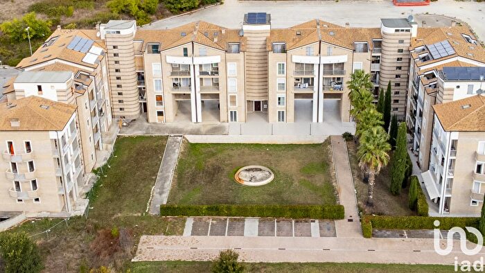 Appartamento con 5 locali in vendita in Via Peschiera, Macerata