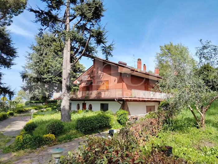Casa con 7 locali in vendita in Via di Pallotta, Montecompatri