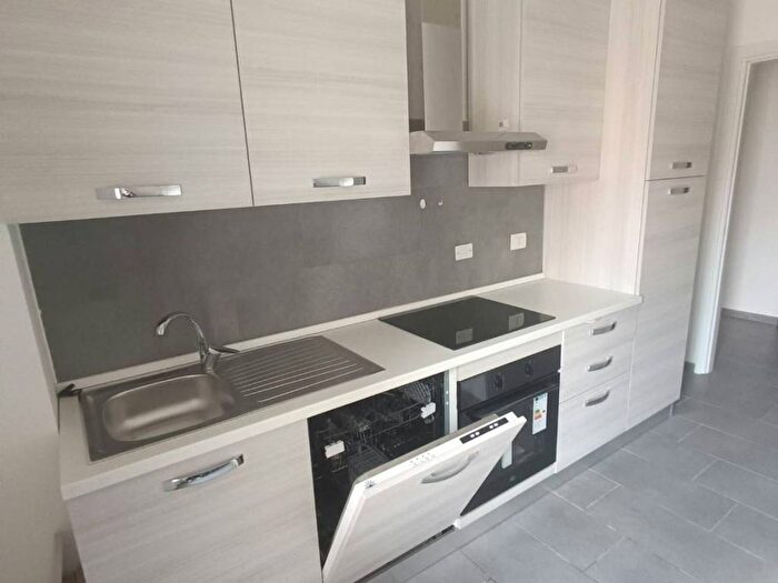 Appartamento trilocale in affitto in Via Antonio Fogazzaro, Montenero, Milano