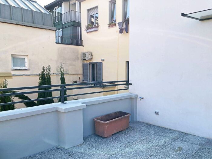 Appartamento trilocale in affitto in Via Antonio Carnevali, Dergano, Milano