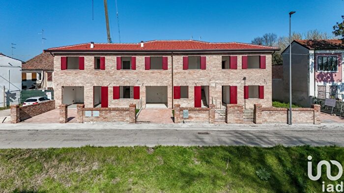 Casa quadrilocale in vendita in Via Naviglio, Copparo