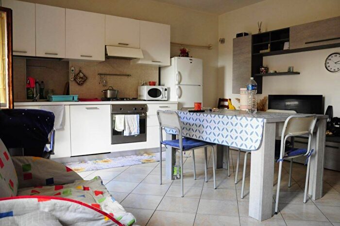 Appartamento trilocale in vendita in Via Aringhieri, Casole DElsa