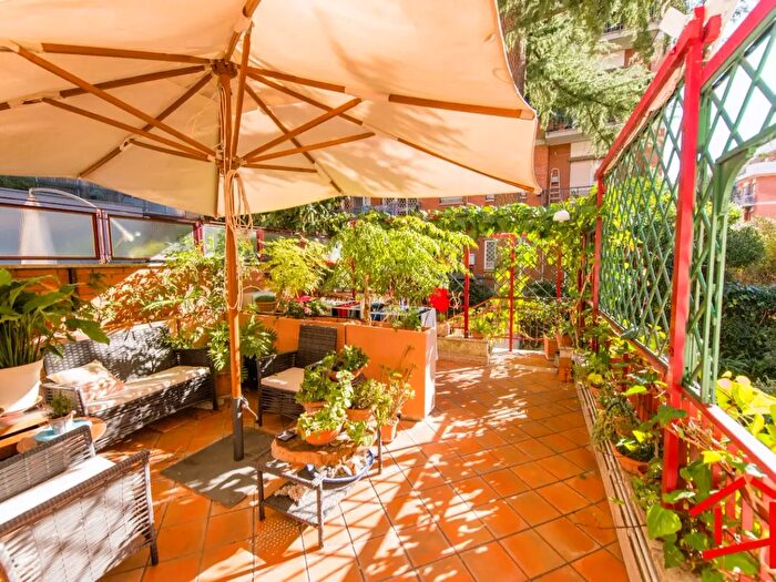 Appartamento quadrilocale in vendita in Via Luigi Ronzoni Roma, Roma