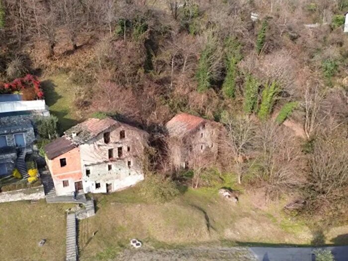 Casa con 6 locali in vendita in Località Ronchi, Gravedona ed Uniti