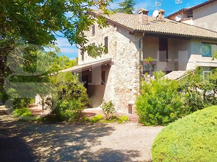 Casa con 8 locali in vendita in Strada Goiano, Langhirano