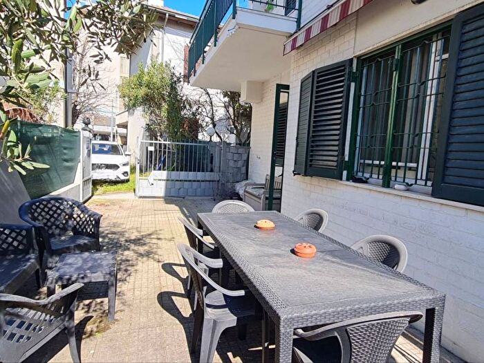 Appartamento con 5 locali in affitto in Viale Gabriele DAnnunzio, Alba Mare, Riccione