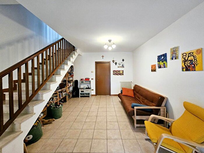 Casa con 5 locali in affitto in Via Europa, Centro, Lozzo Atestino