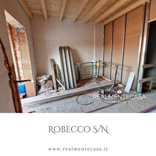 Appartamento trilocale in vendita in Piazza Luglio, Robecco Sul Naviglio