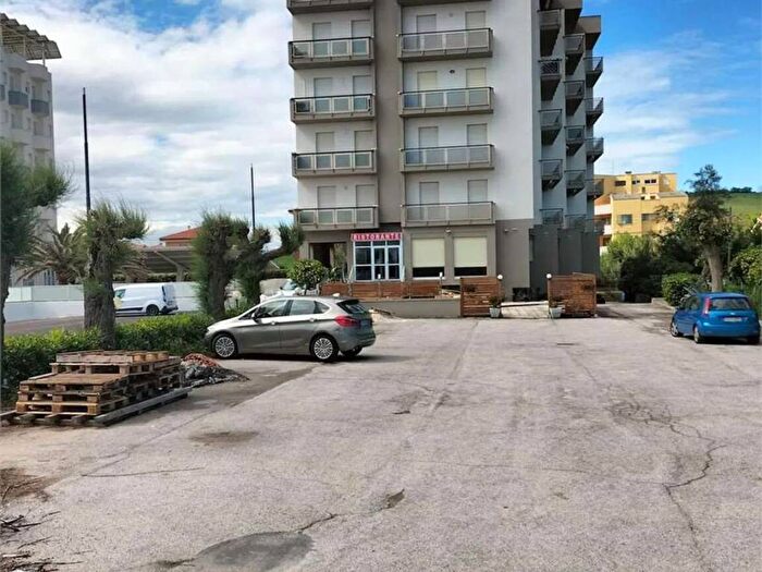 Appartamento con 6 locali in affitto in Lungomare Leonardo Da Vinci No Number, Lungomare di Levante, Senigallia