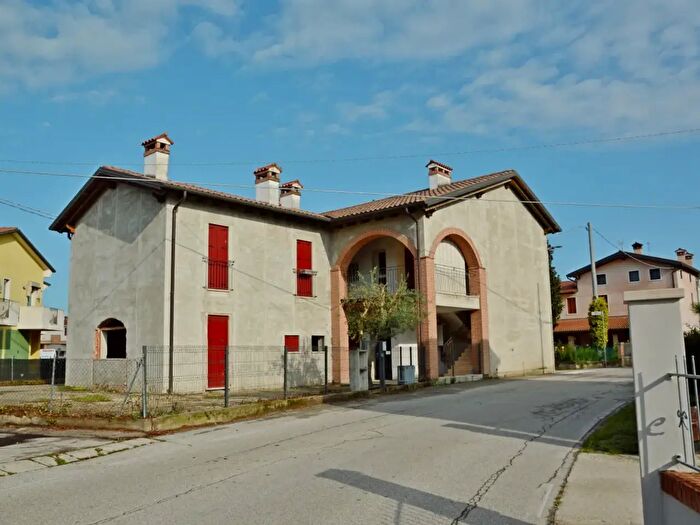 Casa quadrilocale in vendita in Via Caffo, Bressanvido