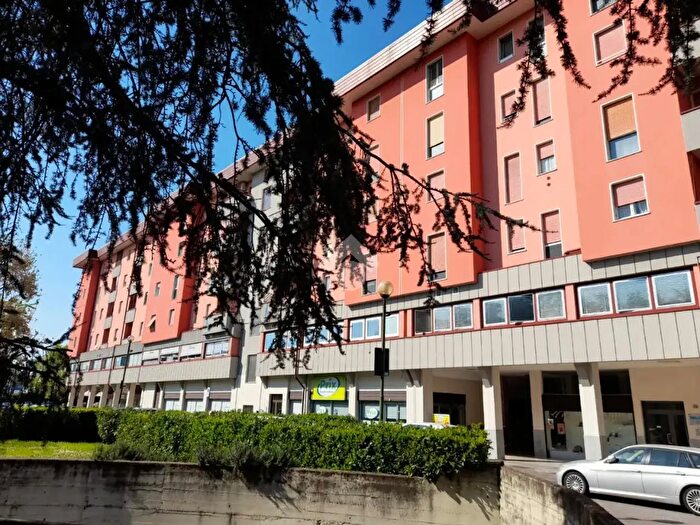 Appartamento quadrilocale in vendita in Via Rodi, Brescia