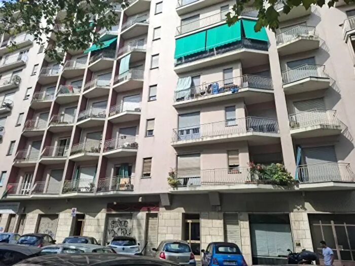 Appartamento con 6 locali in vendita in Corso Tortona, Torino