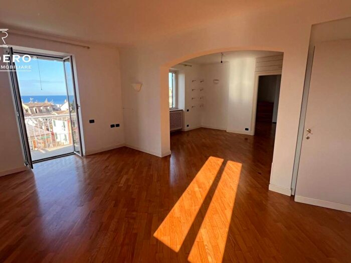 Appartamento con 6 locali in affitto in Piazza Antonio Pittaluga, Nervi, Genova