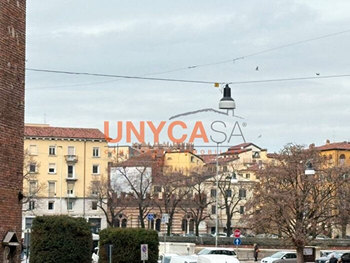 Appartamento con 5 locali in affitto in Piazza San Tomaso, Veronetta, Verona