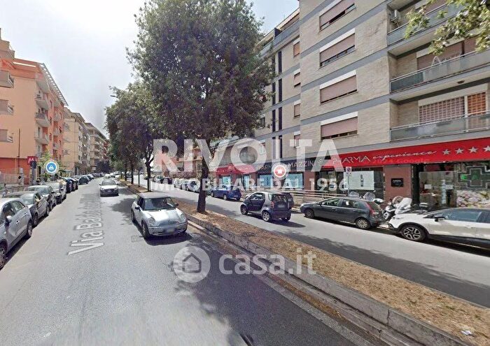 Appartamento con 7 locali in vendita in Via Baldo degli Ubaldi, Roma