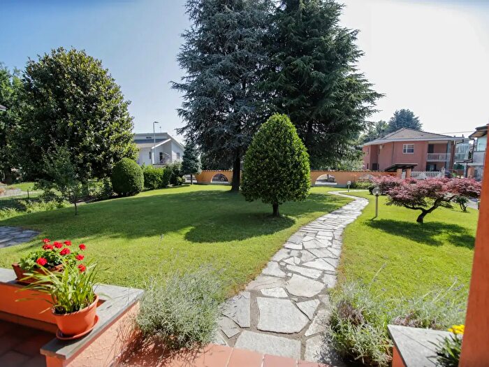 Casa con 12 locali in vendita in Via Crissolo, Moretta