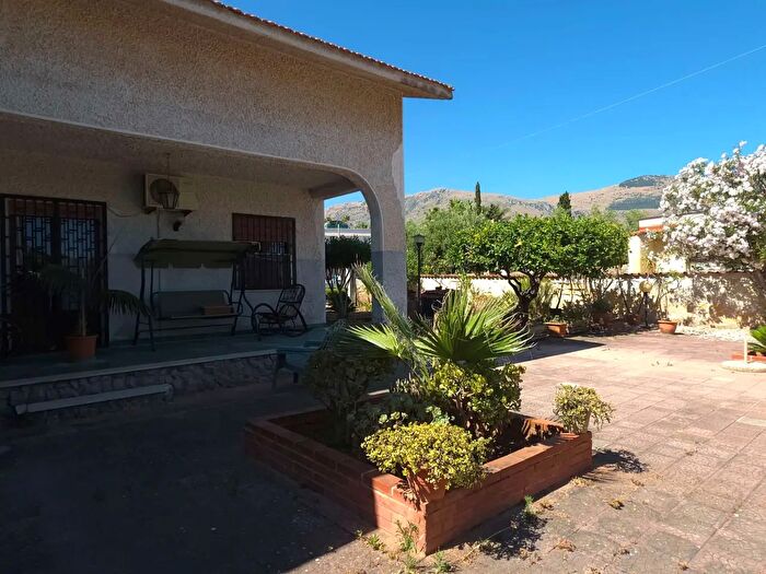 Casa con 6 locali in vendita in Via Milioti, Carini