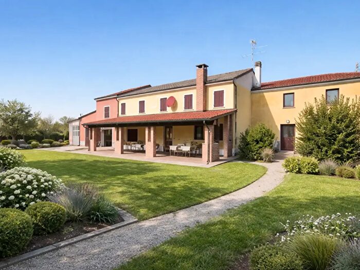 Casa con 8 locali in vendita in Via Olmo, Gazzo Veronese