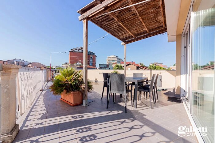 Appartamento con 5 locali in vendita in Via Giordano Bruno, Cattolica