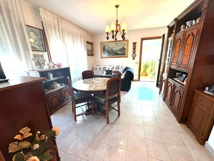 Appartamento con 5 locali in vendita in Viale Camaiore, Riccione