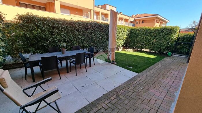 Appartamento trilocale in vendita in Stradella Ca del Bisso, Verona