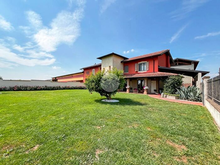 Case in Vendita e in Affitto - 2