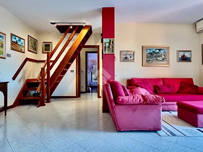 Appartamento con 5 locali in vendita in Via Guglielmo Marconi, Rodengo Saiano