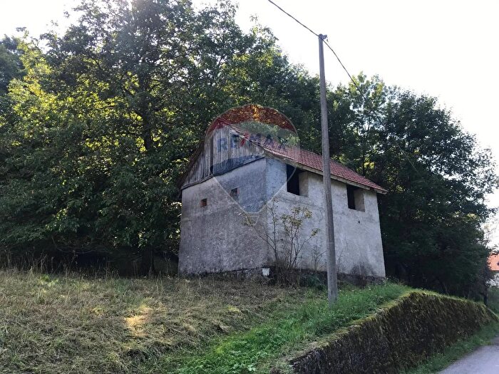 Casa bilocale in vendita in Loc Sommacosta Snc, Alpago