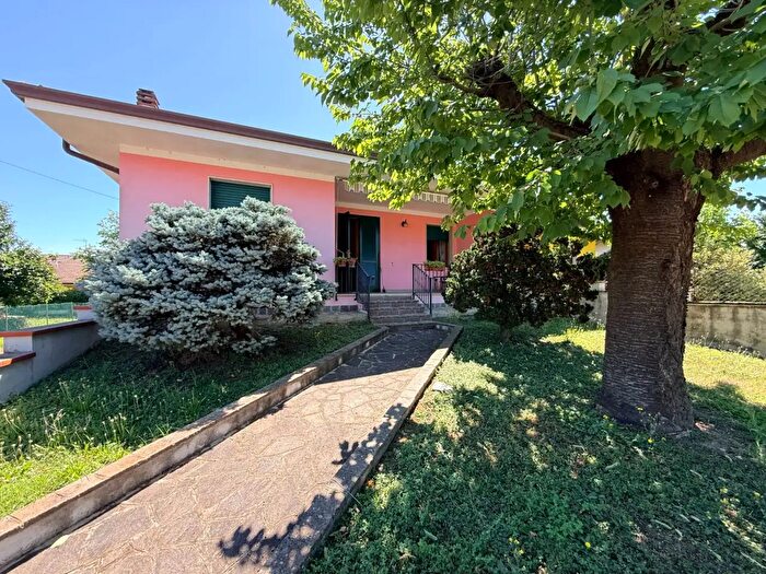 Casa con 5 locali in vendita in Magnacavallo