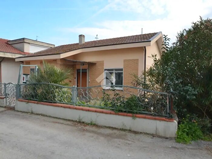 Casa con 5 locali in vendita in Via della Fornace, Citta SantAngelo