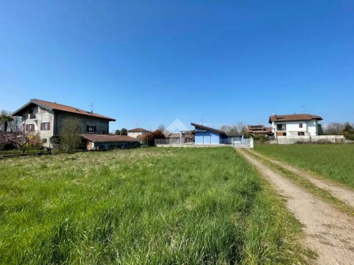Casa quadrilocale in vendita in Via Stanga, Borgomanero