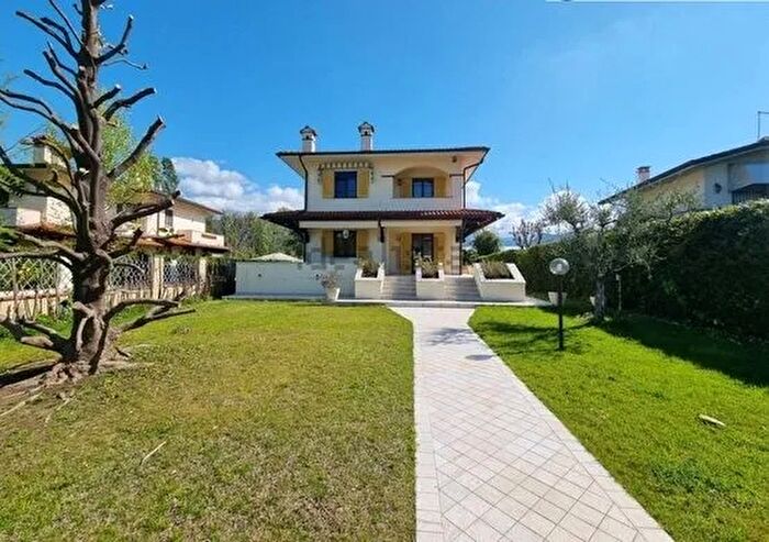 Casa con 5 locali in vendita in Via Ammiraglio Morin a, Forte Dei Marmi