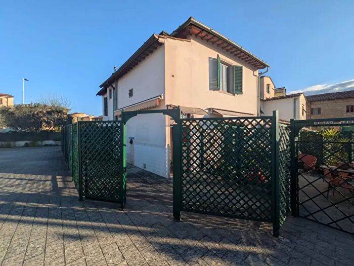 Appartamento trilocale in vendita in Via Baccio da Montelupo, Firenze