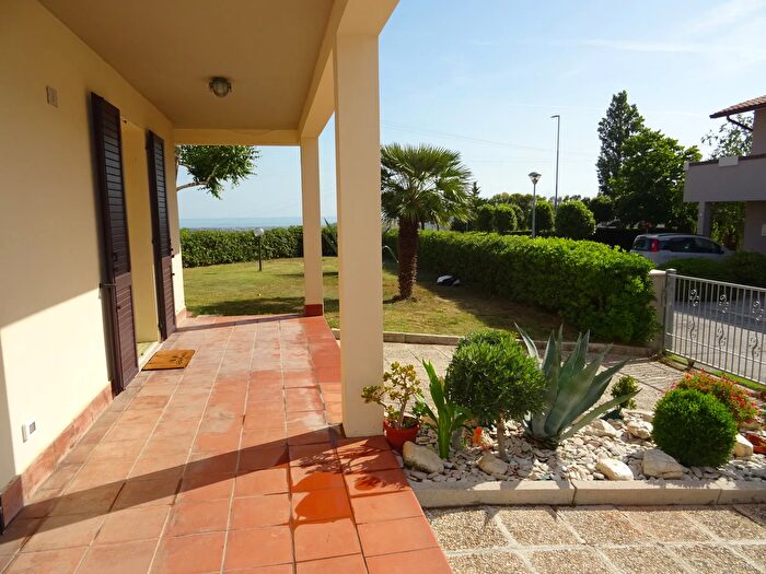 Casa con 6 locali in vendita in Trecastelli