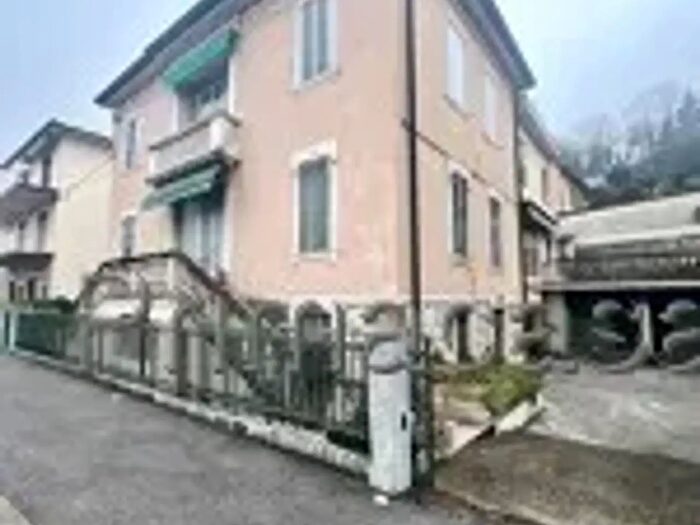 Casa con 10 locali in vendita in Via Dino Cattaneo, Montegalda