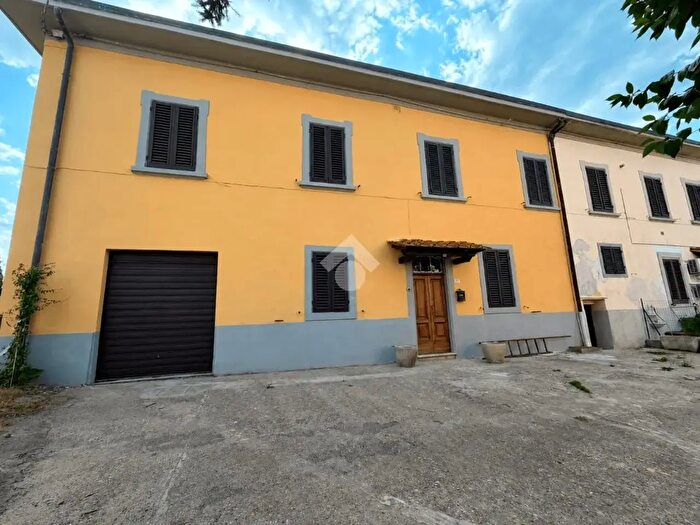 Casa con 5 locali in vendita in Via del Pinaccio, Montevarchi