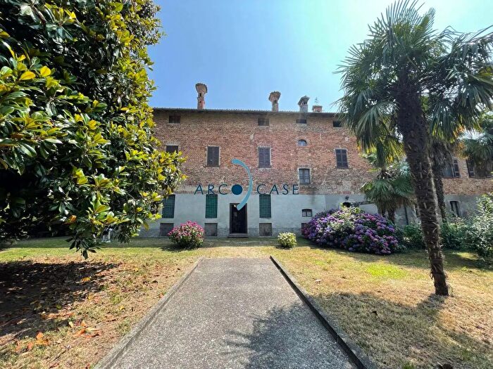 Casa con 13 locali in vendita in Via Santa Maria, Chieve