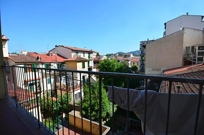 Appartamento quadrilocale in vendita in Via Cairoli Firenze, Firenze