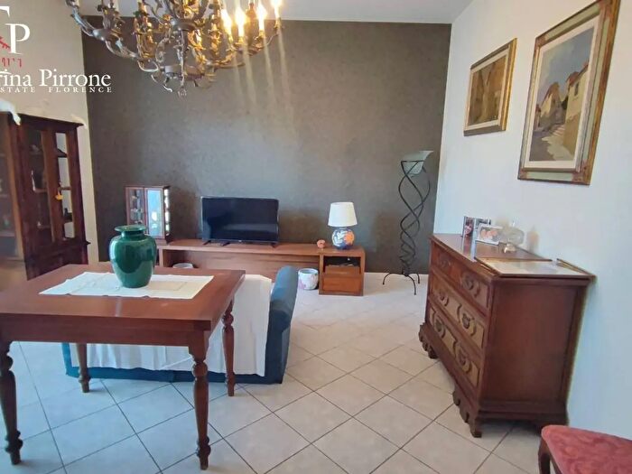 Appartamento con 5 locali in vendita in Via Michelangelo Buonarroti, Bagno A Ripoli