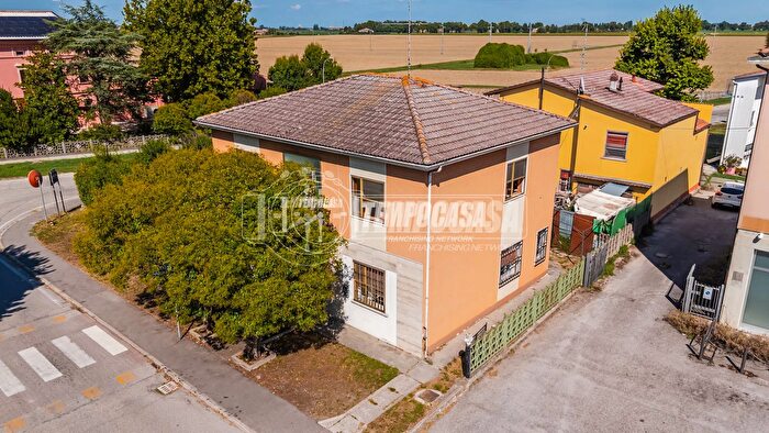 Casa con 6 locali in vendita in Via Coronella, Poggio Renatico