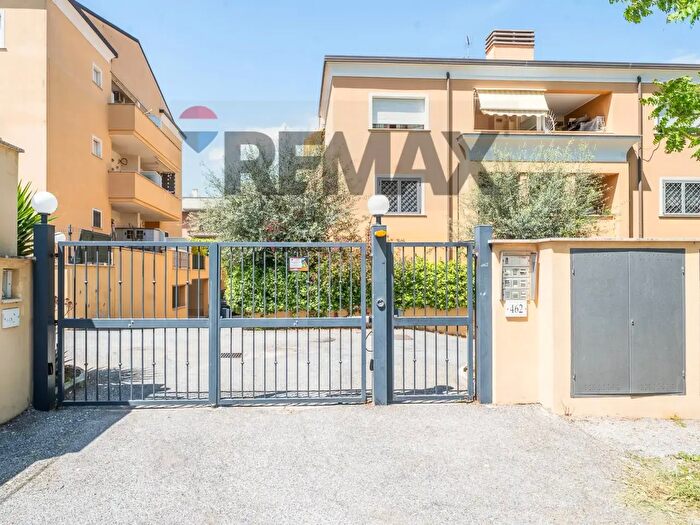 Appartamento trilocale in vendita in Via Fosso dellOsa, Roma