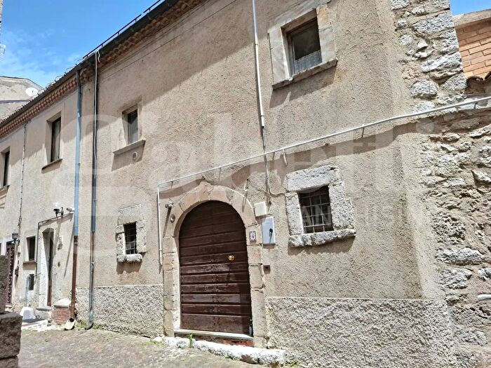 Casa quadrilocale in vendita in Via Barberini, Rocca Di Mezzo